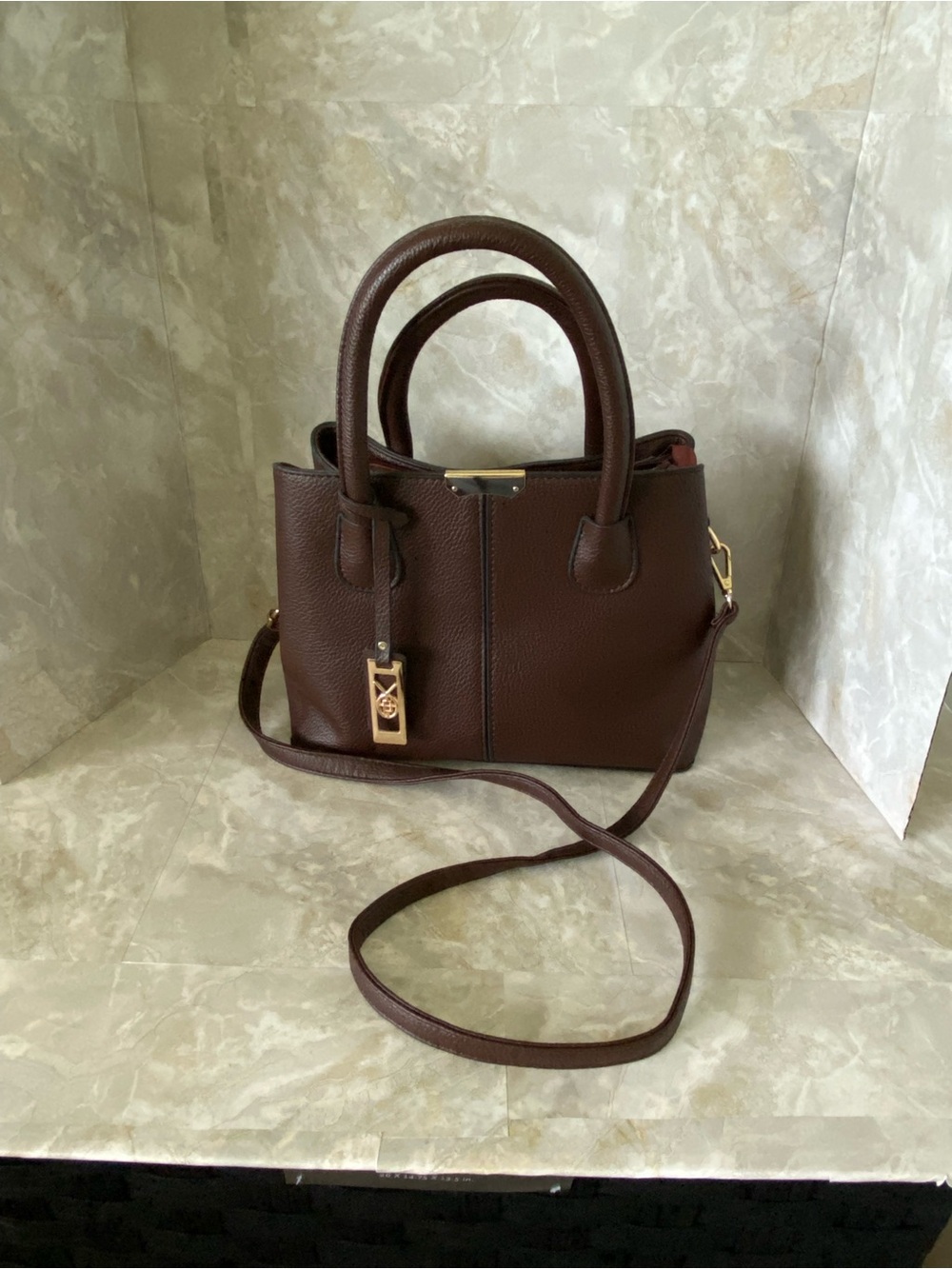 Elegant Brown Leather Tote Bag with Gold Accent